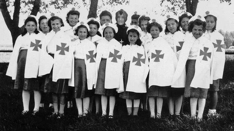 Members of the Croissés, a religious society for youth at the Fort Frances, Ontario, school. St. Boniface Historical Society Archives, Fond of the Grey Nuns of Manitoba, 03/31/1.